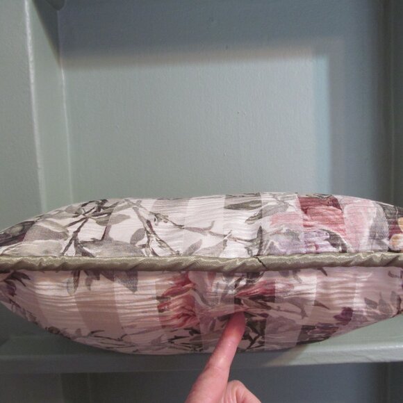 Decorative Throw Pillow Floral Purple Lilacs & Pink Mauve 14 x 14 Perfect Condtn - Picture 8 of 11